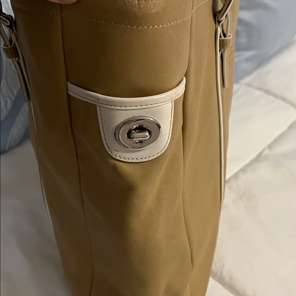 Coach Y2K Hampton Tote very good used condition!  Beautiful Leather! - Picture 4 of 15